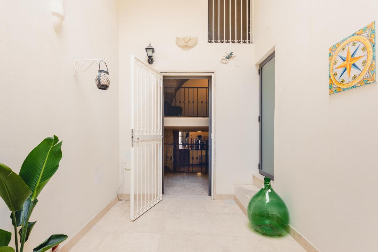 לצ'ה Convivo Apartment Palazzo Galateo מראה חיצוני תמונה
