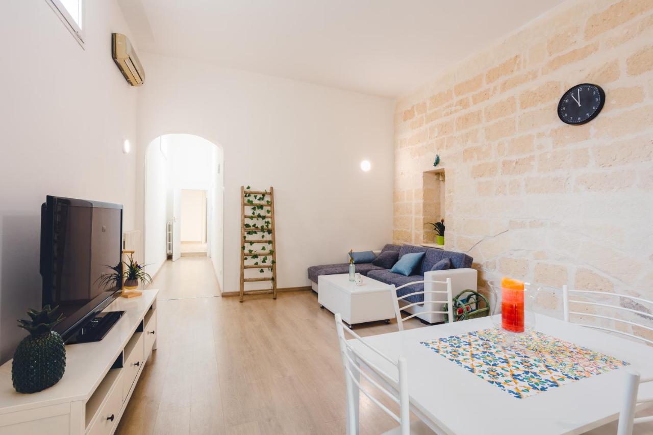 לצ'ה Convivo Apartment Palazzo Galateo מראה חיצוני תמונה