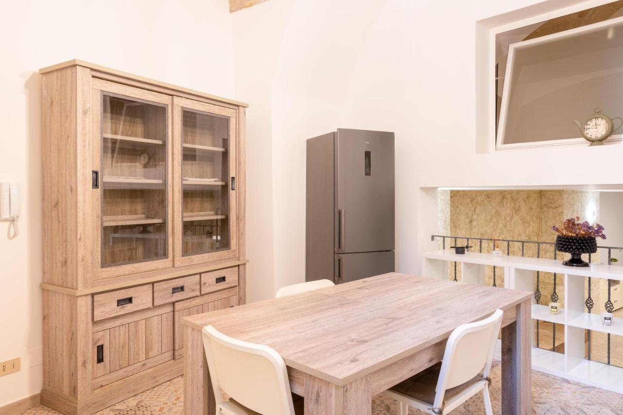 לצ'ה Convivo Apartment Palazzo Galateo מראה חיצוני תמונה