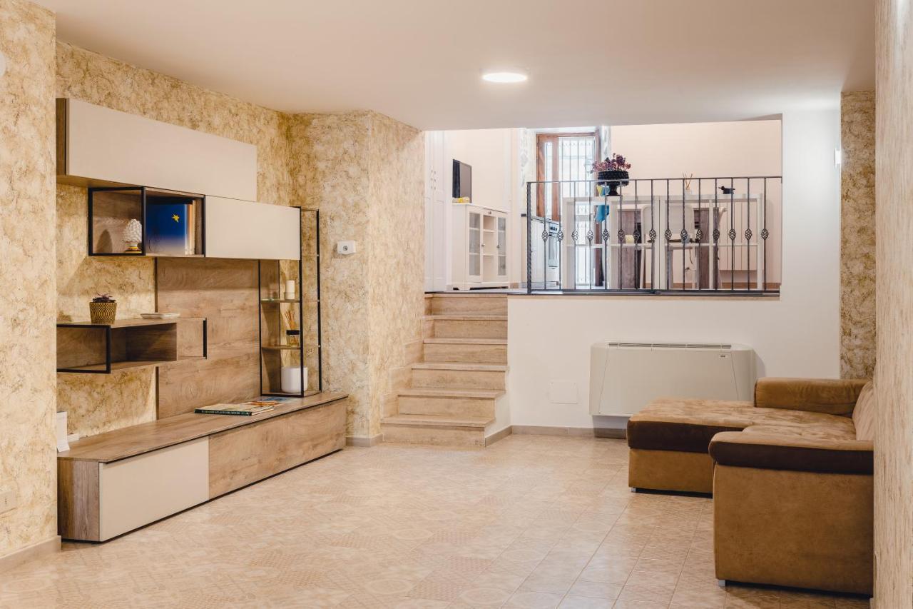 לצ'ה Convivo Apartment Palazzo Galateo מראה חיצוני תמונה