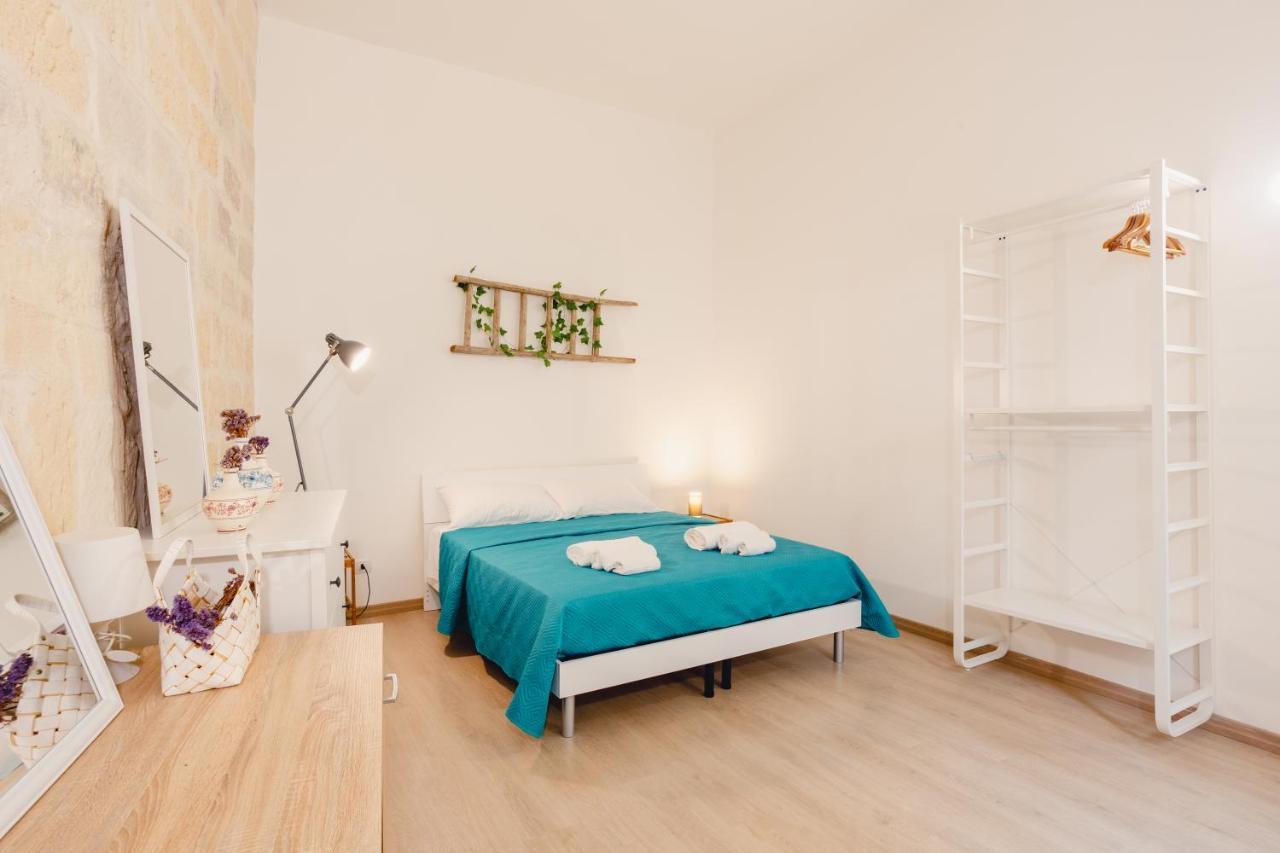 לצ'ה Convivo Apartment Palazzo Galateo מראה חיצוני תמונה