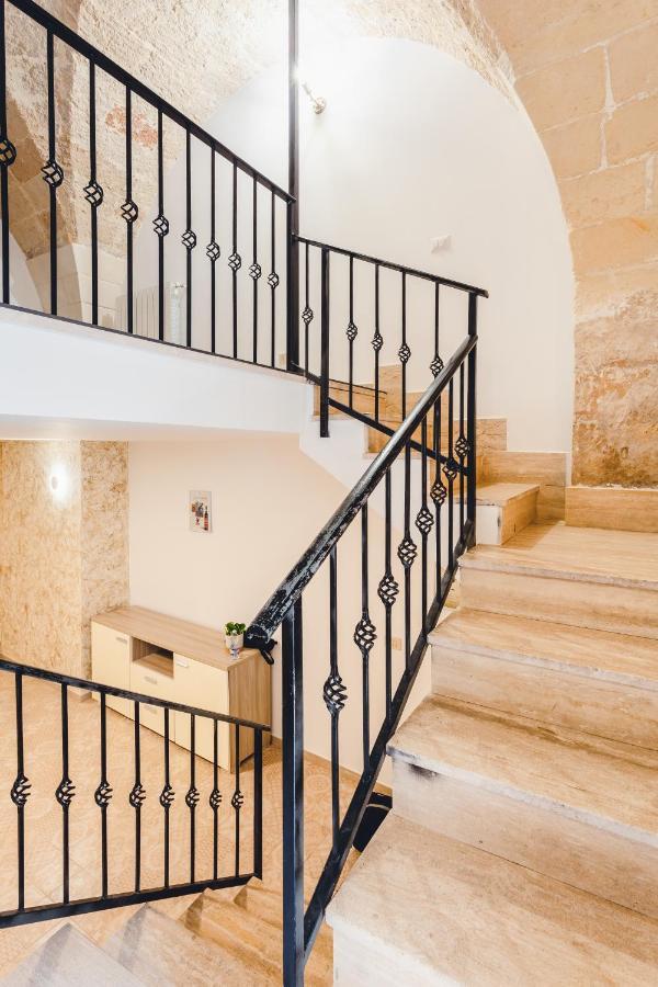 לצ'ה Convivo Apartment Palazzo Galateo מראה חיצוני תמונה