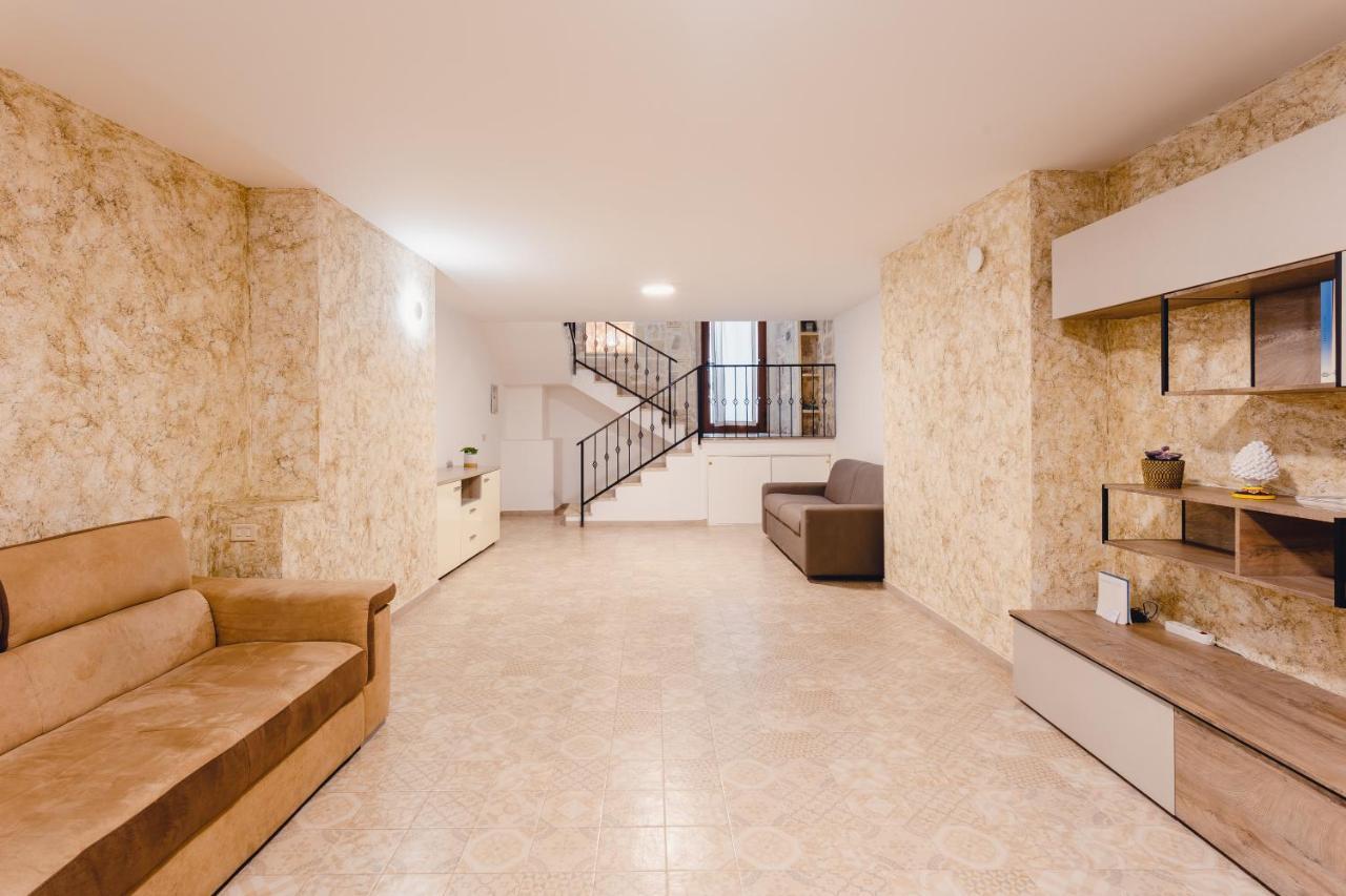 לצ'ה Convivo Apartment Palazzo Galateo מראה חיצוני תמונה