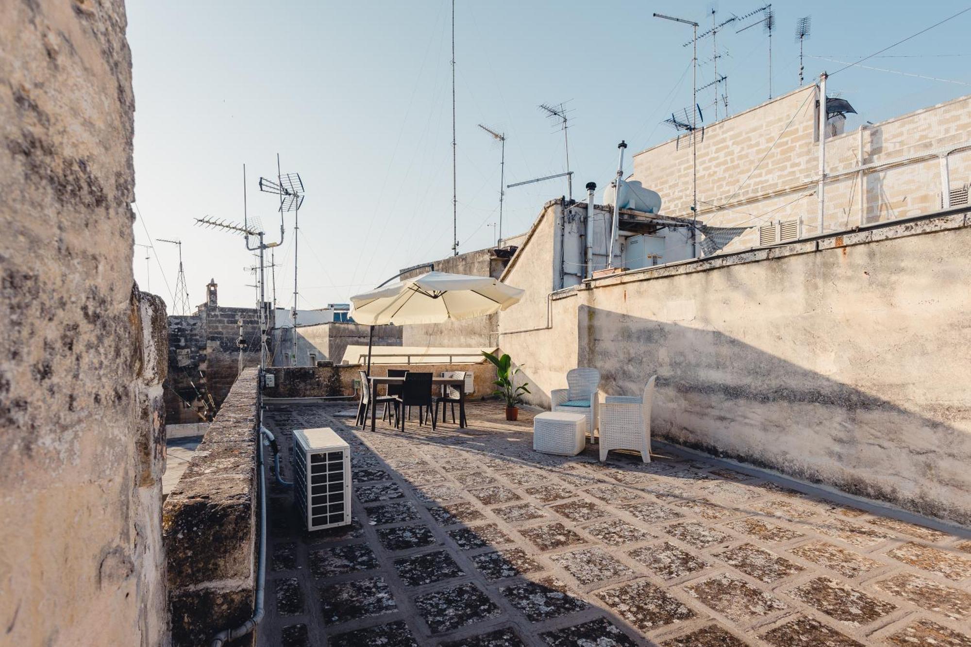 לצ'ה Convivo Apartment Palazzo Galateo מראה חיצוני תמונה