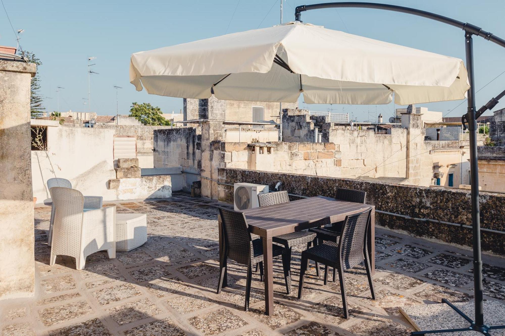 לצ'ה Convivo Apartment Palazzo Galateo מראה חיצוני תמונה